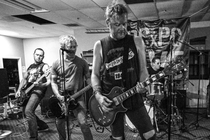 Grave_ReturnThe_Hamiltons-DCxPC_Live_Vol_6_Presents_Grave_Return__The_Hamiltons_Live_at_the_Danger_R