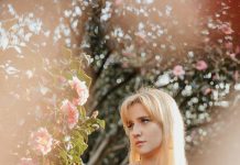 Motina by Yorige